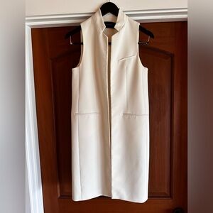 Classic sleeveless overcoat in ivory.